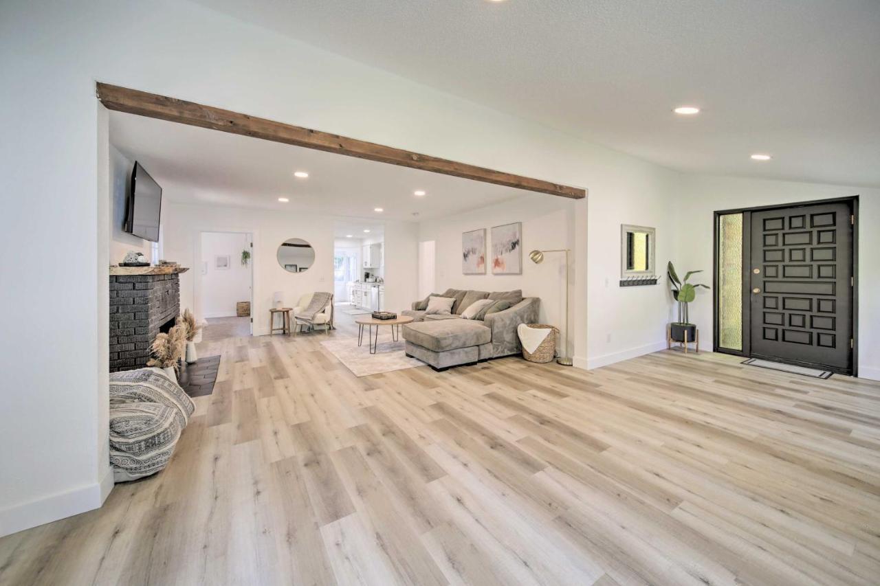 Bright And Airy Liberty Lake Abode With Backyard! Екстериор снимка